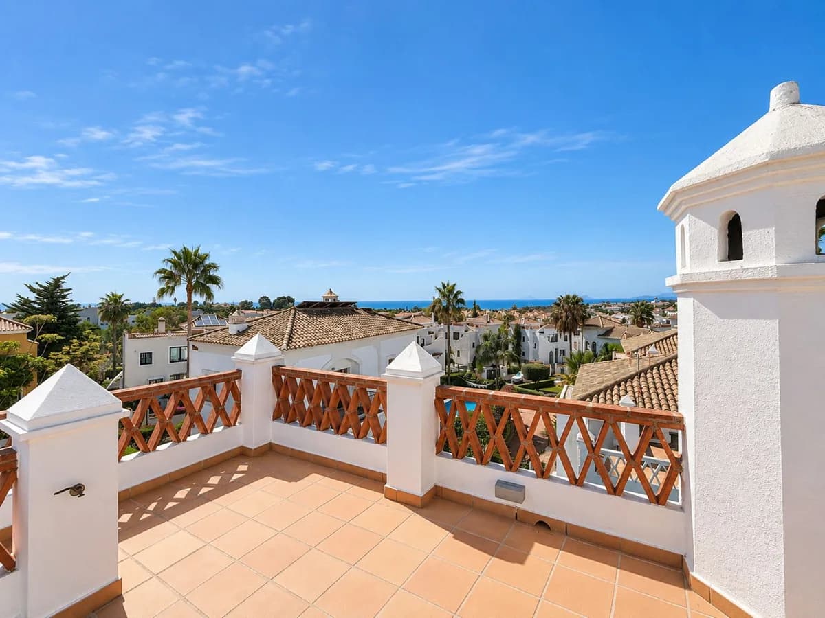 4 Bedroom Detached Villa for Sale in Selwo, Málaga - Image 4