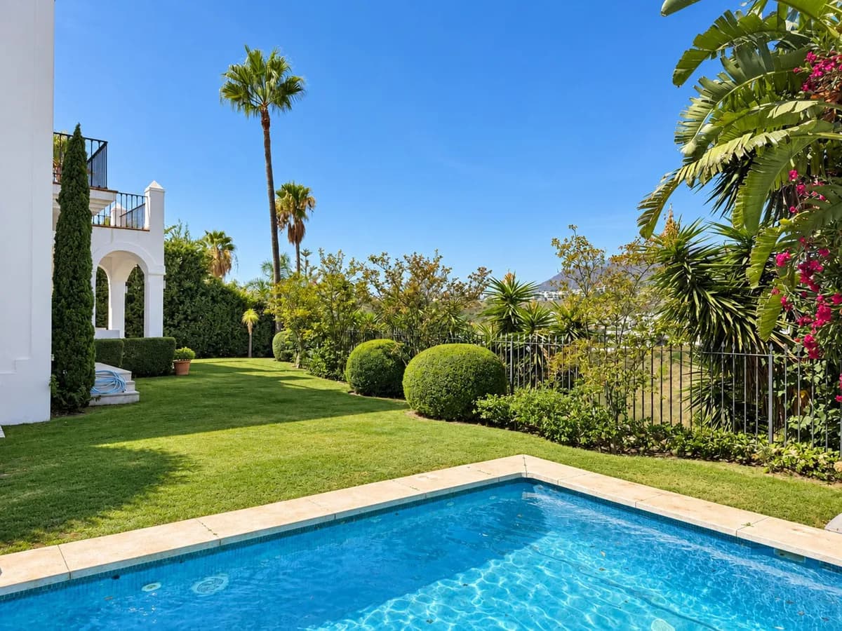 4 Bedroom Detached Villa for Sale in Selwo, Málaga - Image 6