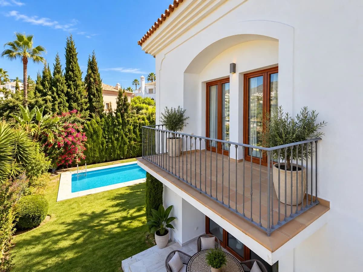 4 Bedroom Detached Villa for Sale in Selwo, Málaga - Image 7