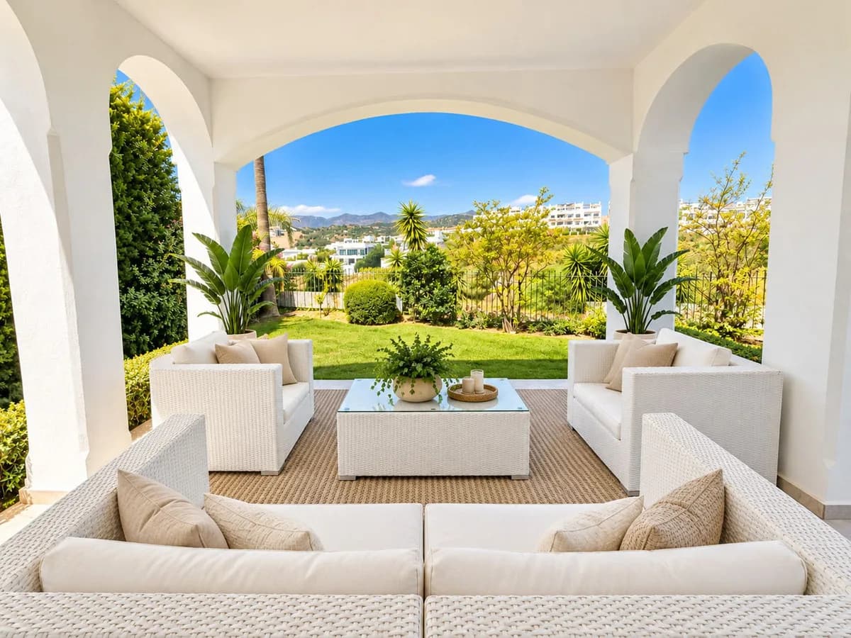 4 Bedroom Detached Villa for Sale in Selwo, Málaga - Image 9