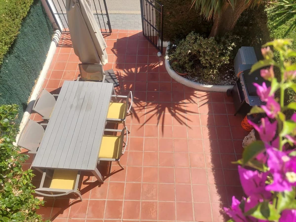 3 Bedroom Townhouse for Sale in El Paraiso, Málaga - Image 2