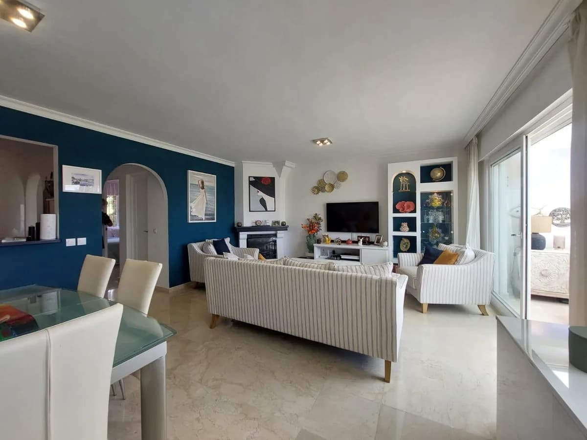 3 Bedroom Townhouse for Sale in El Paraiso, Málaga - Image 4