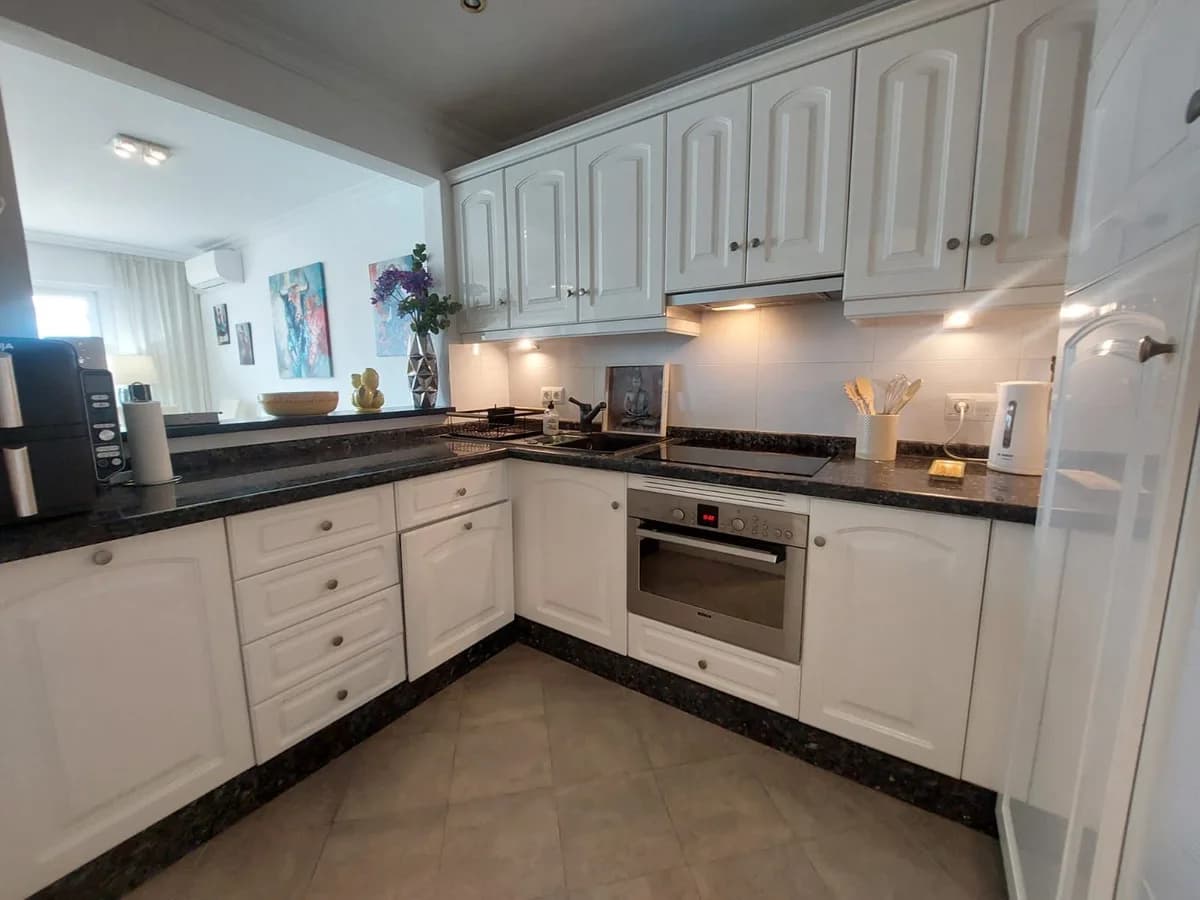 3 Bedroom Townhouse for Sale in El Paraiso, Málaga - Image 5