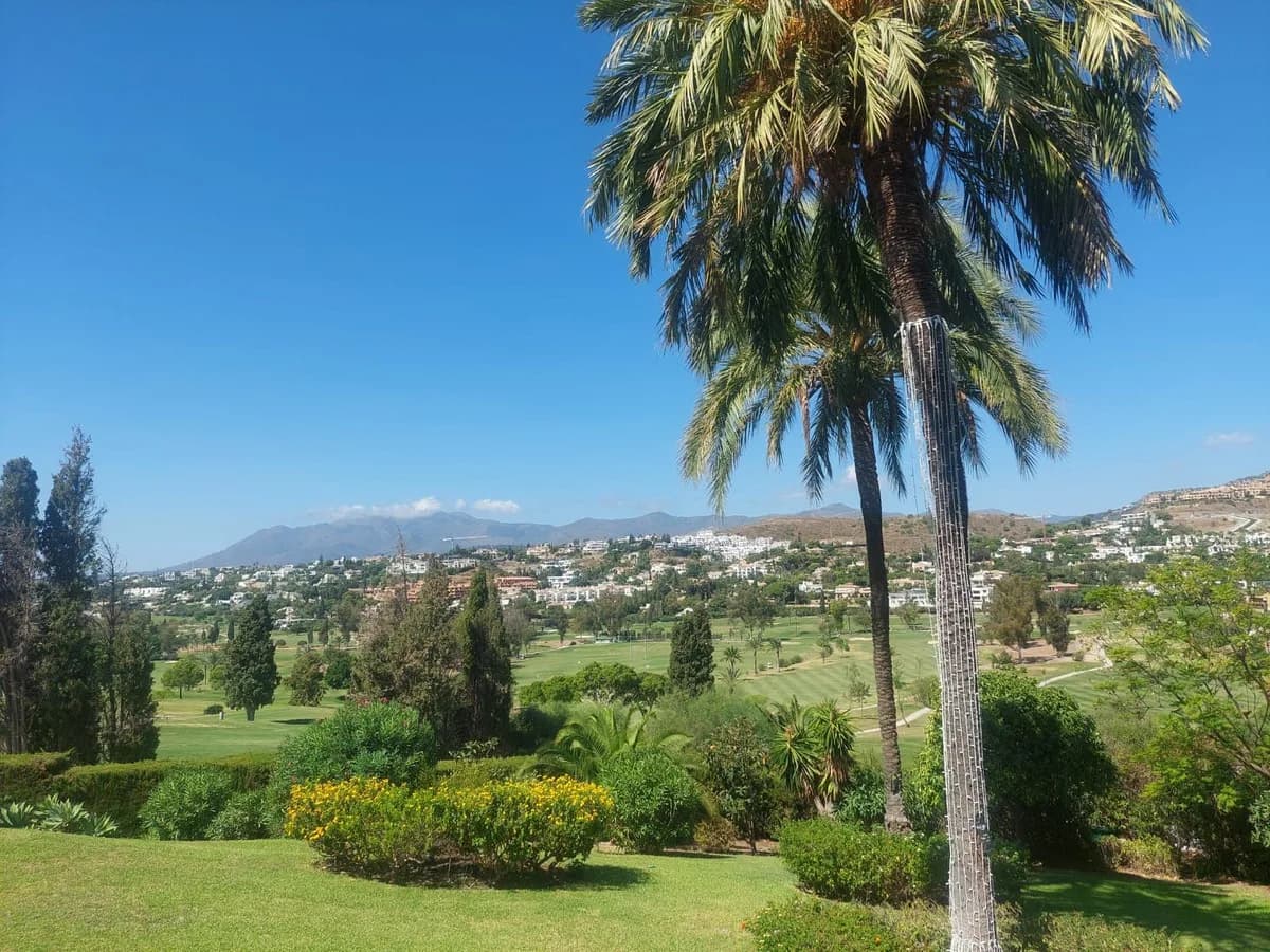 3 Bedroom Townhouse for Sale in El Paraiso, Málaga - Image 6