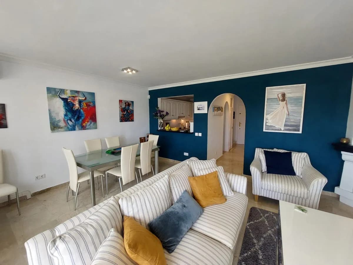 3 Bedroom Townhouse for Sale in El Paraiso, Málaga - Image 9