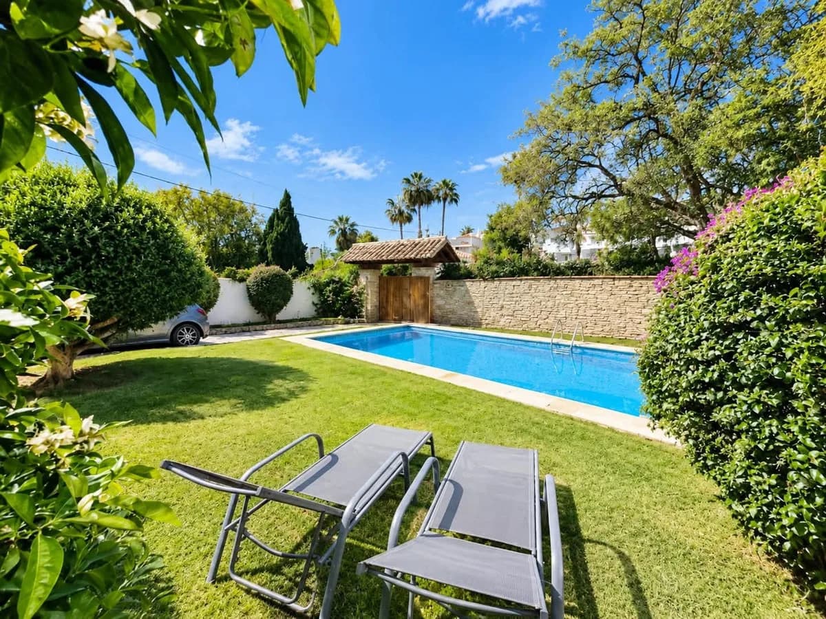 3 Bedroom Semi-Detached House for Sale in Nueva Andalucía, Málaga