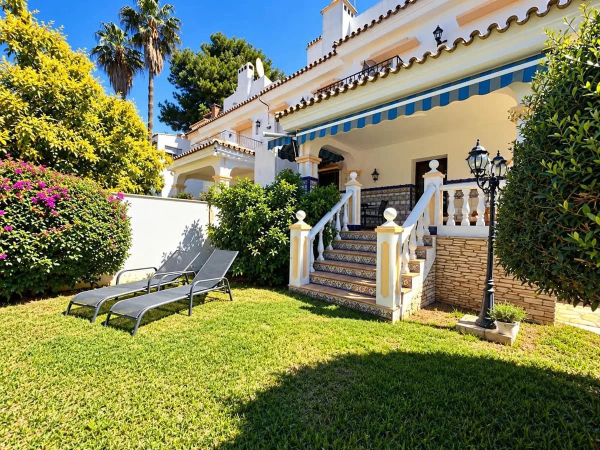 3 Bedroom Semi-Detached House for Sale in Nueva Andalucía, Málaga - Image 2