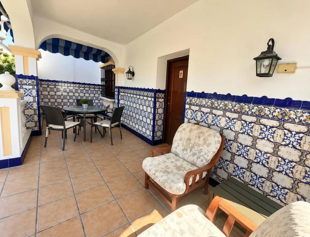 3 Bedroom Semi-Detached House for Sale in Nueva Andalucía, Málaga - Image 5