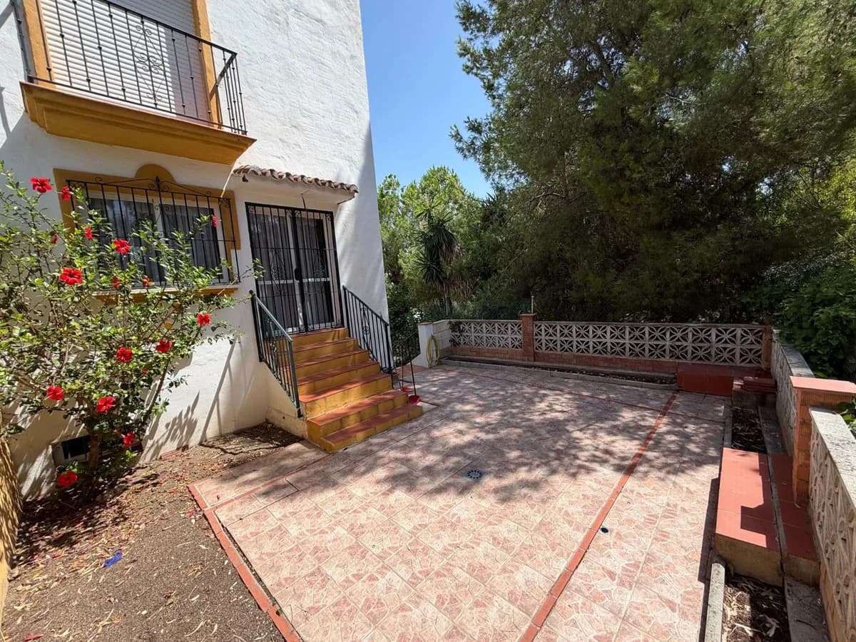 4 Bedroom Semi-Detached House for Sale in Marbella, Málaga