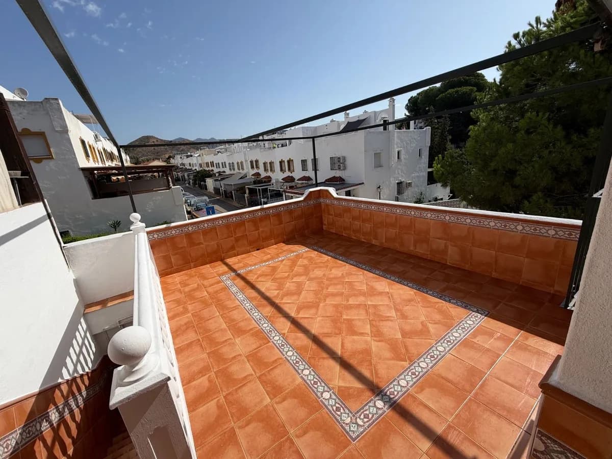 4 Bedroom Semi-Detached House for Sale in Marbella, Málaga - Image 2