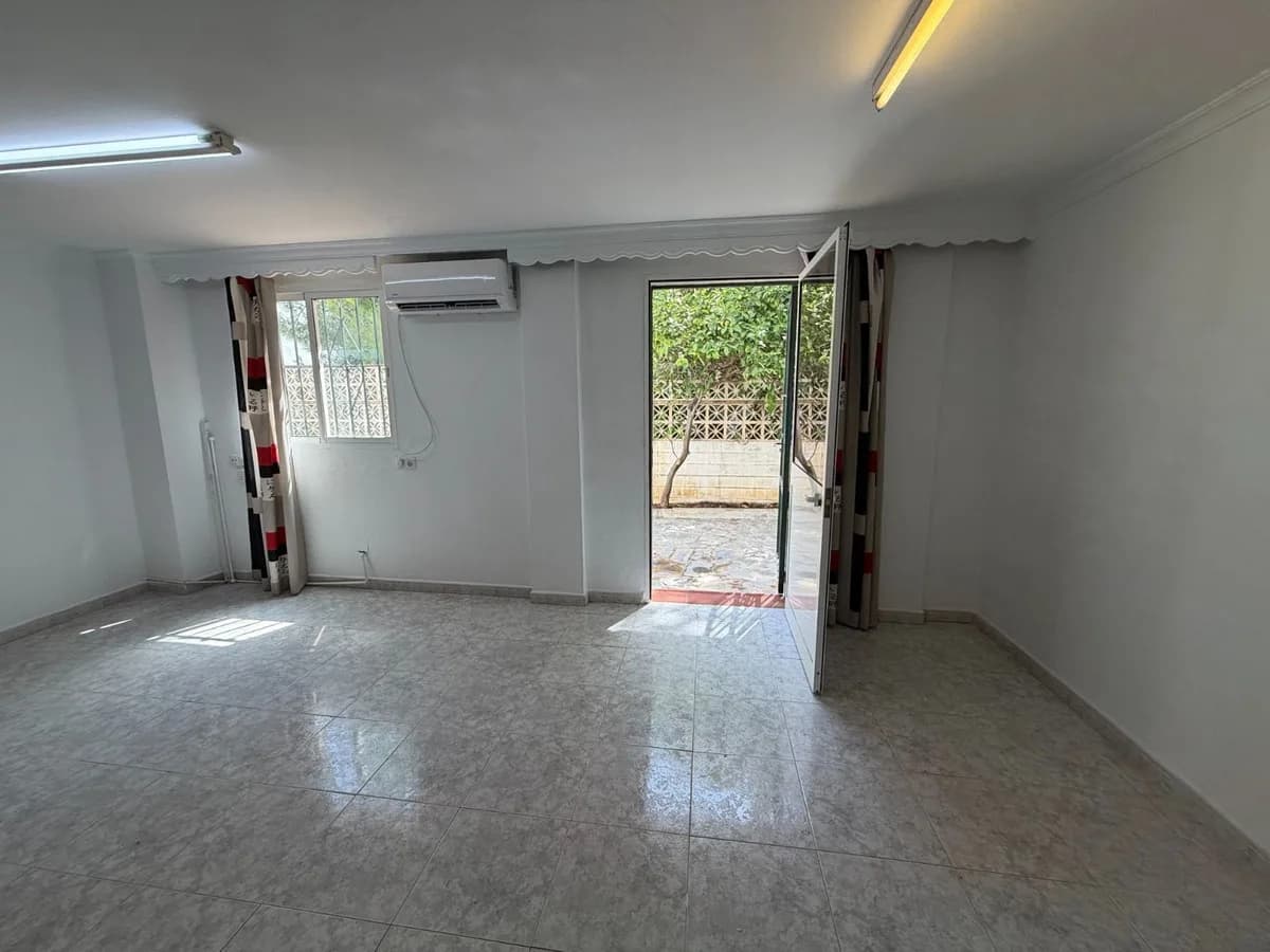 4 Bedroom Semi-Detached House for Sale in Marbella, Málaga - Image 5