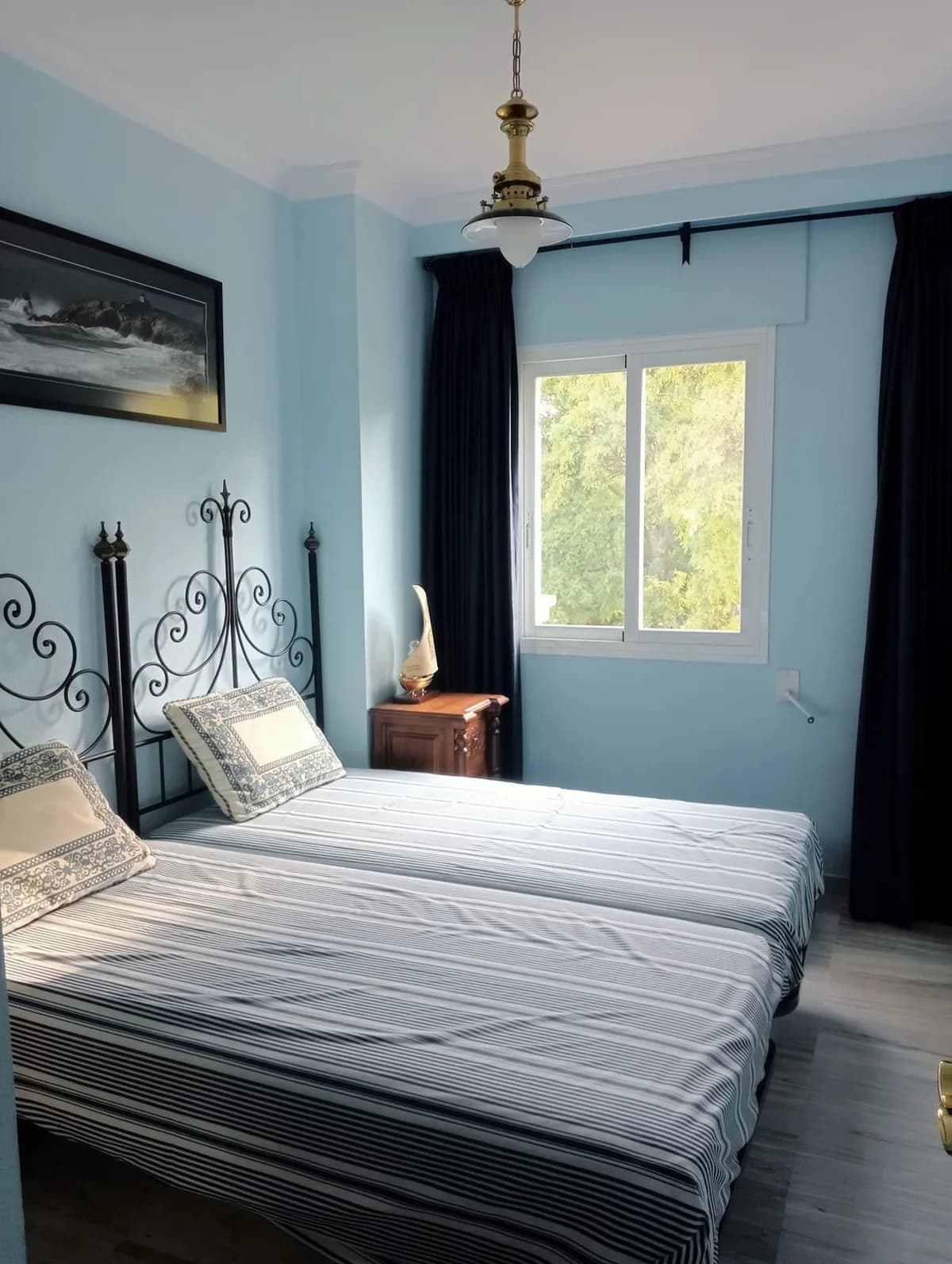 2 Bedroom Middle Floor Apartment for Sale in Marbella, Málaga - Image 7