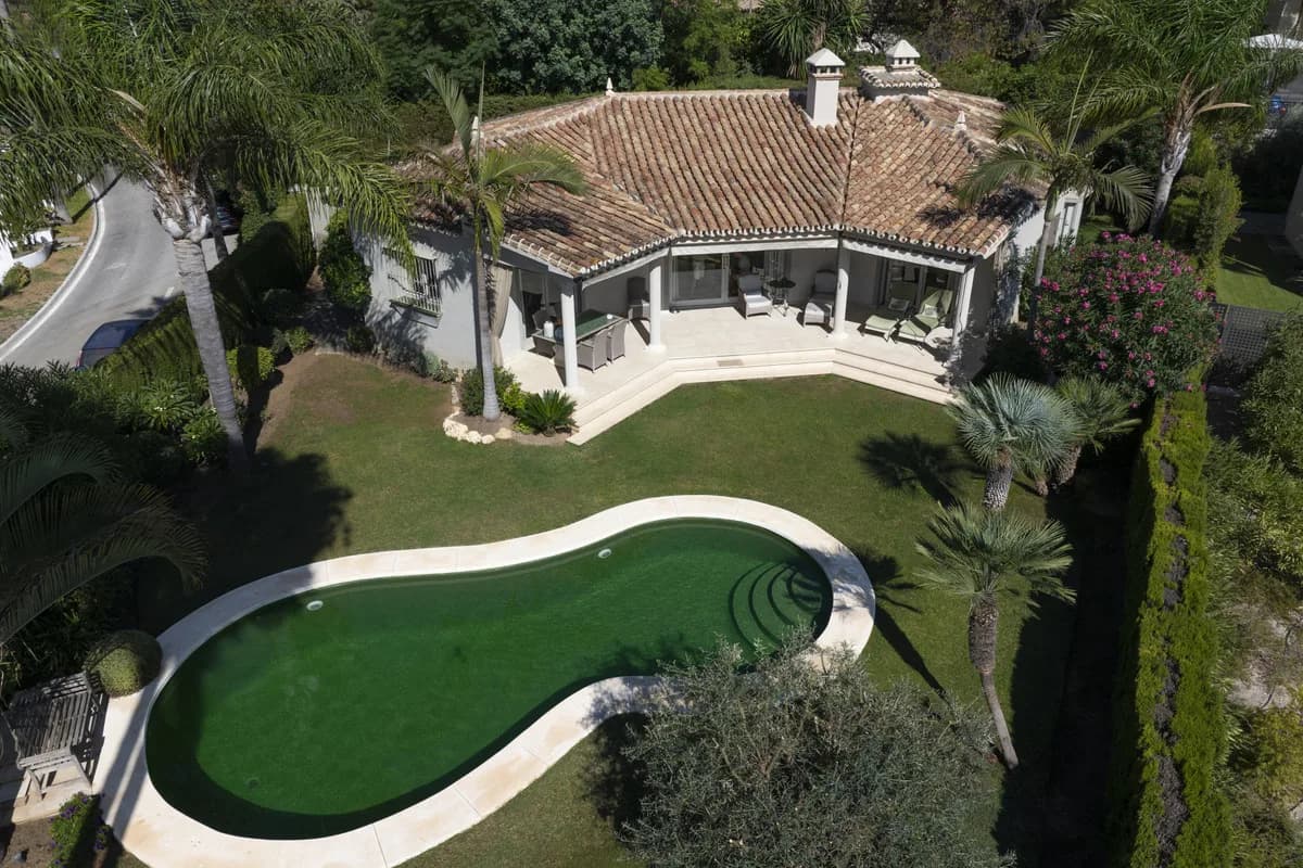 2 Bedroom Detached Villa for Sale in Marbella, Málaga