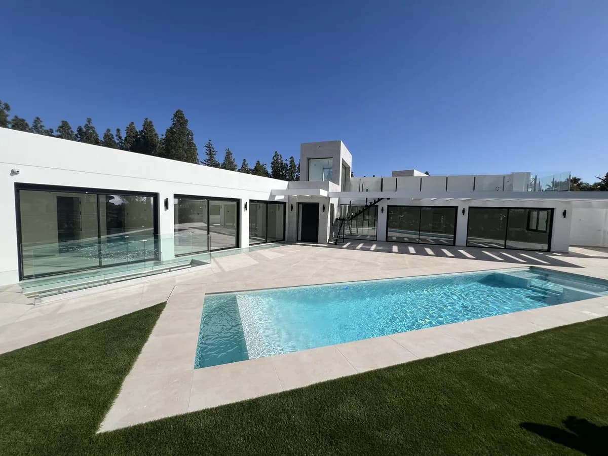5 Bedroom Detached Villa for Sale in El Chaparral, Málaga - Image 2