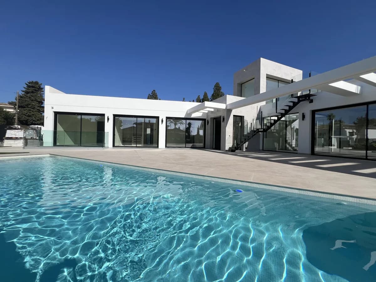 5 Bedroom Detached Villa for Sale in El Chaparral, Málaga - Image 4