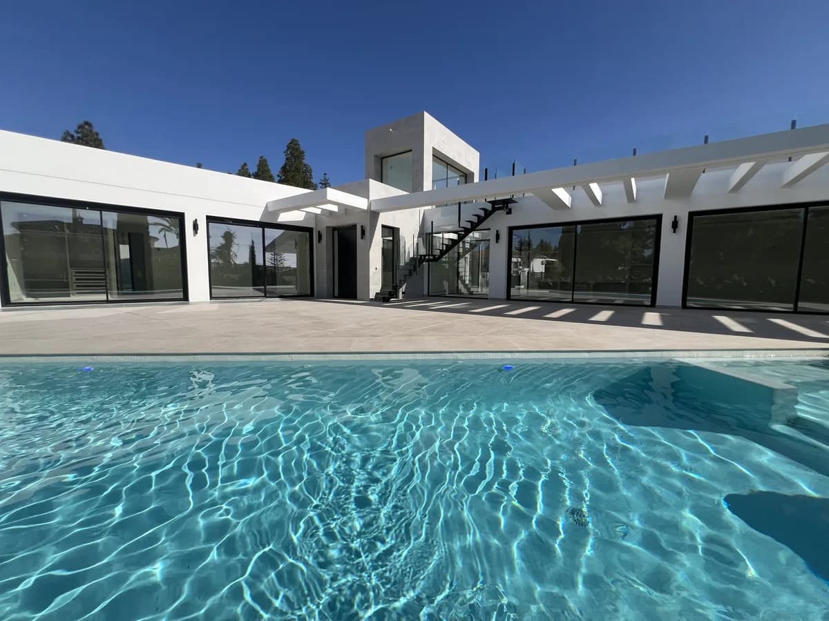5 Bedroom Detached Villa for Sale in El Chaparral, Málaga - Image 5