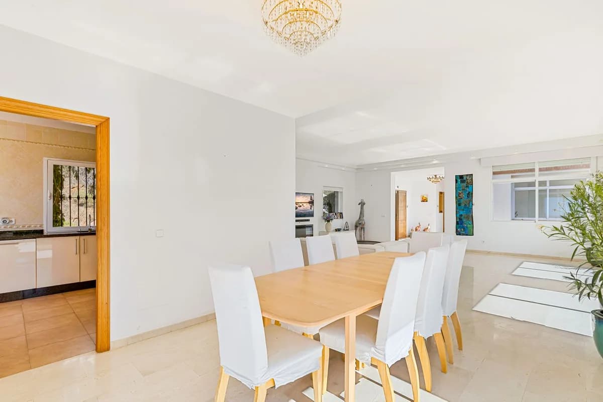 6 Bedroom Detached Villa for Sale in Valtocado, Málaga - Image 6