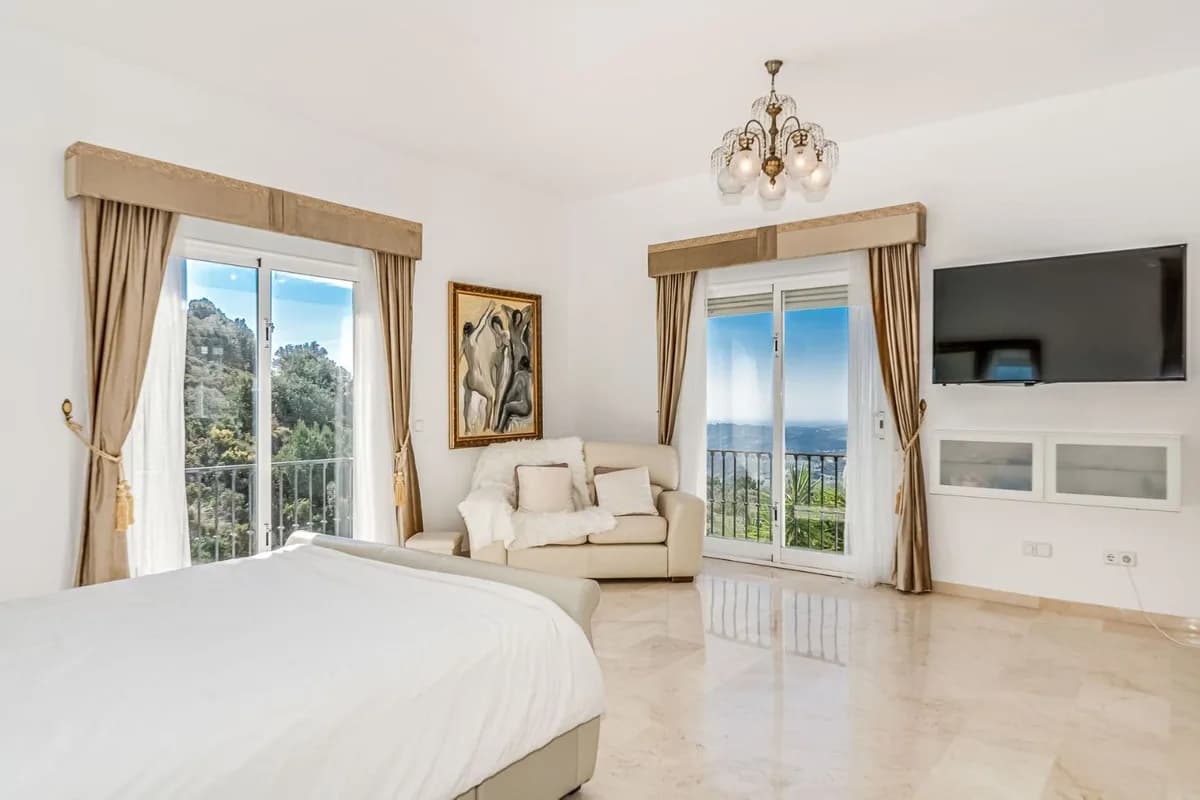 6 Bedroom Detached Villa for Sale in Valtocado, Málaga - Image 7