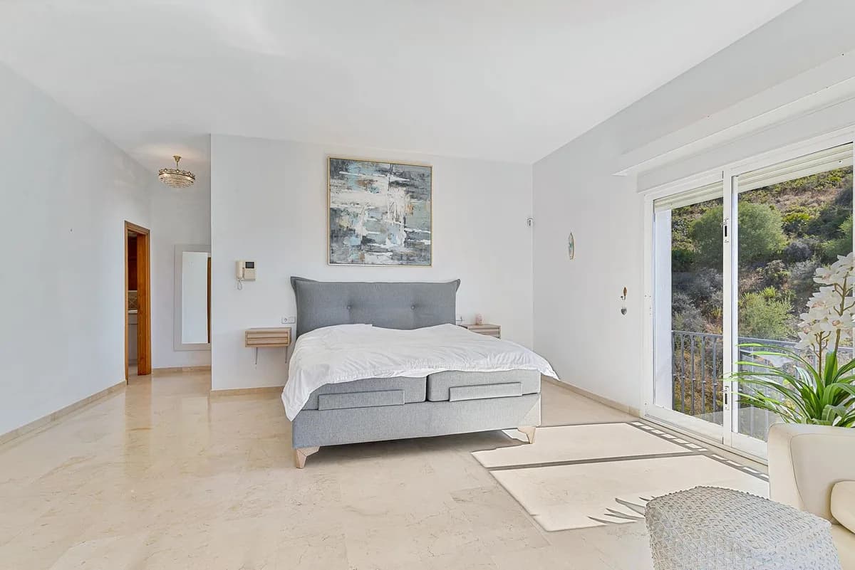 6 Bedroom Detached Villa for Sale in Valtocado, Málaga - Image 8