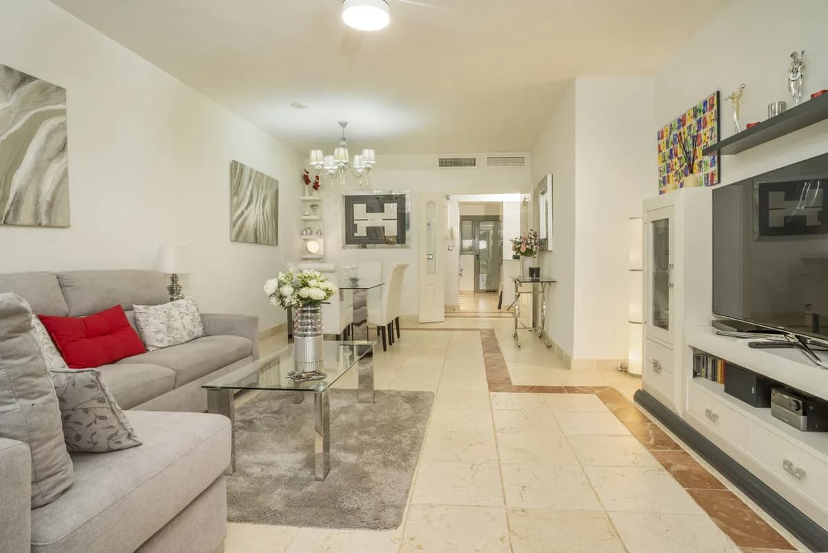 2 Bedroom Ground Floor Apartment for Sale in Estepona, Málaga - Image 3