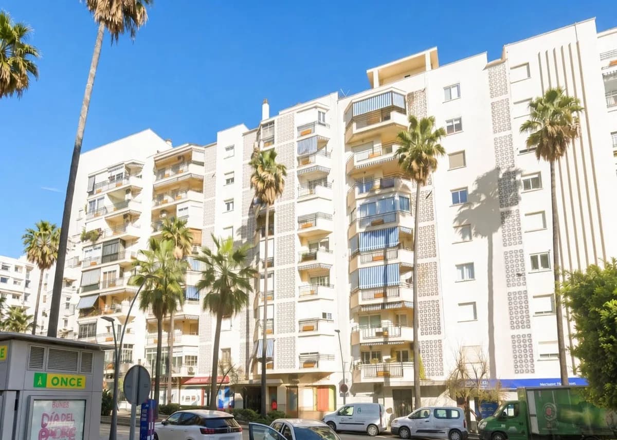 1 Bedroom Middle Floor Apartment for Sale in Marbella, Málaga