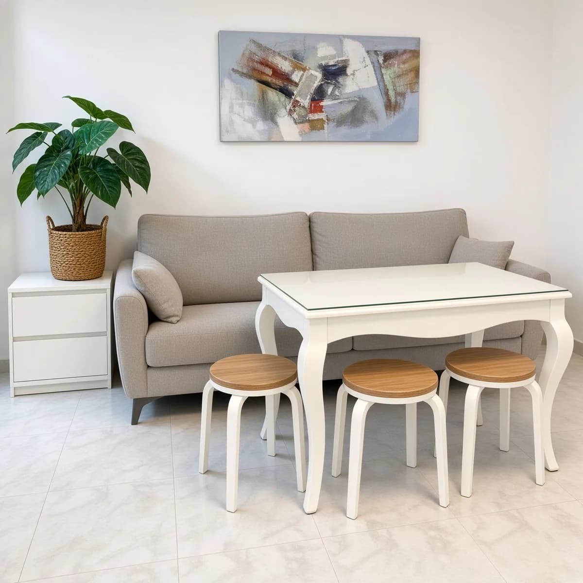 1 Bedroom Middle Floor Apartment for Sale in Marbella, Málaga - Image 2