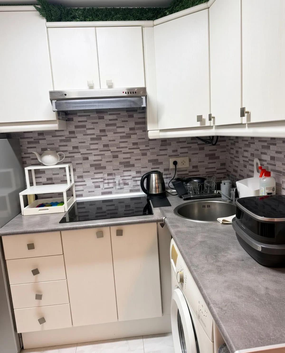 1 Bedroom Middle Floor Apartment for Sale in Marbella, Málaga - Image 4
