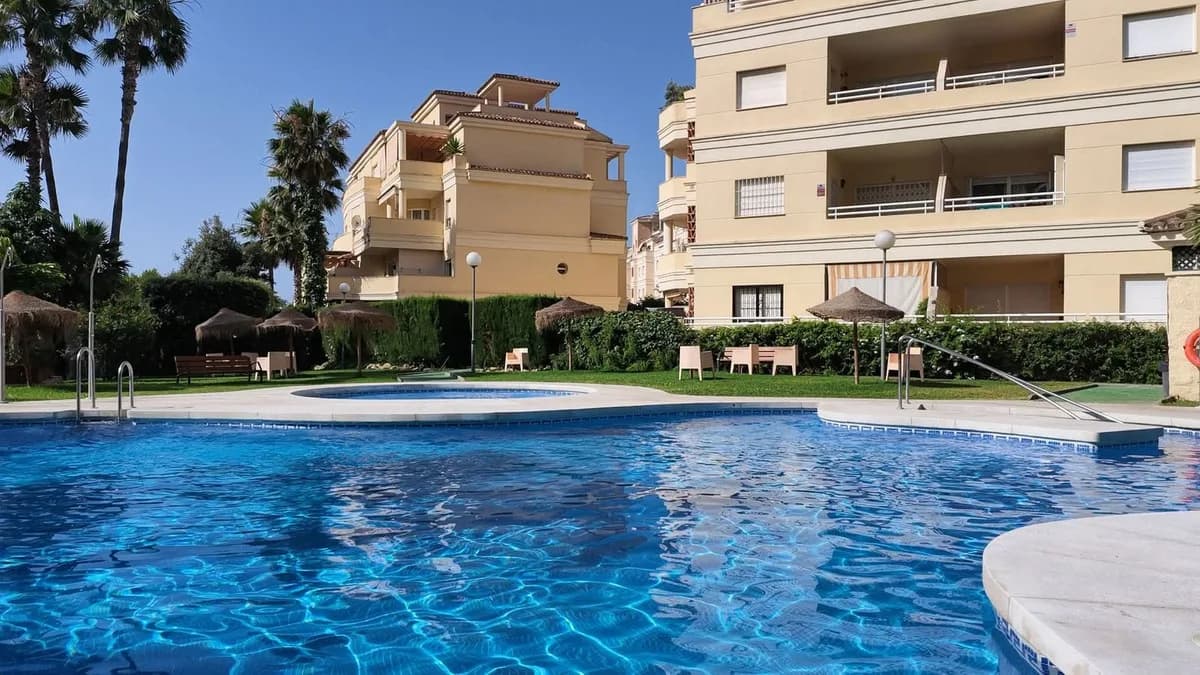 4 Bedroom Middle Floor Apartment for Sale in Torrequebrada, Málaga