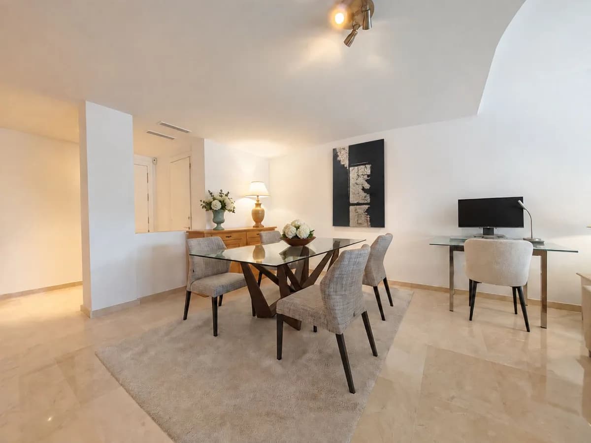 2 Bedroom Middle Floor Apartment for Sale in Río Real, Málaga - Image 3