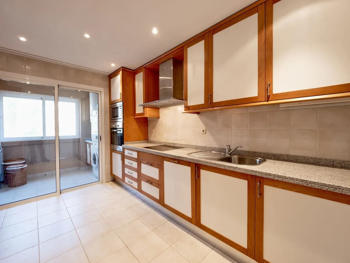 2 Bedroom Middle Floor Apartment for Sale in Río Real, Málaga - Image 9