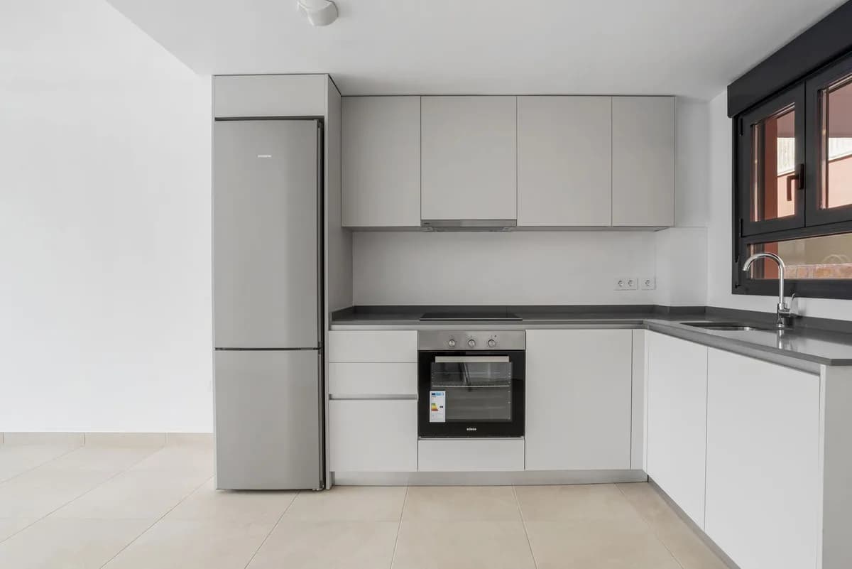 2 Bedroom Middle Floor Apartment for Sale in La Cala de Mijas, Málaga - Image 4