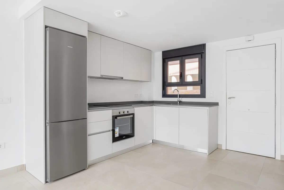 2 Bedroom Middle Floor Apartment for Sale in La Cala de Mijas, Málaga - Image 5