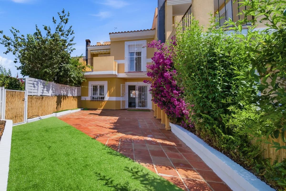 3 Bedroom Townhouse for Sale in La Duquesa, Málaga - Image 5