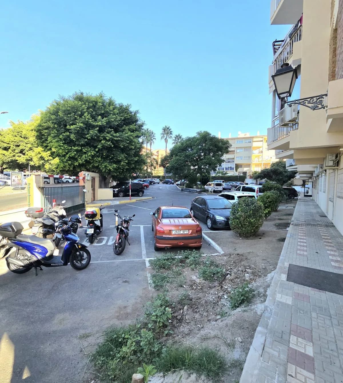 2 Bedroom Middle Floor Apartment for Sale in Benalmadena, Málaga - Image 6