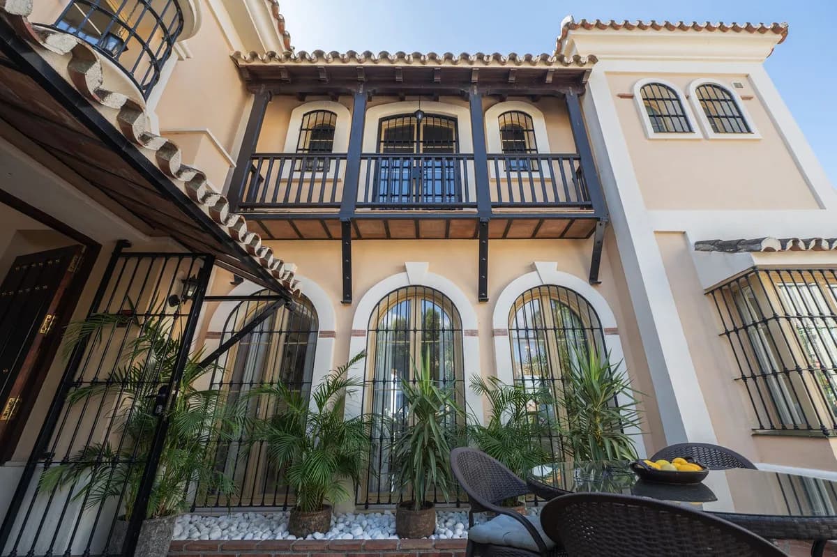 4 Bedroom Detached Villa for Sale in Mijas Golf, Málaga - Image 5