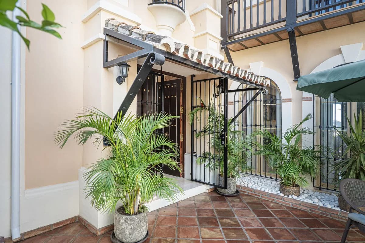 4 Bedroom Detached Villa for Sale in Mijas Golf, Málaga - Image 7