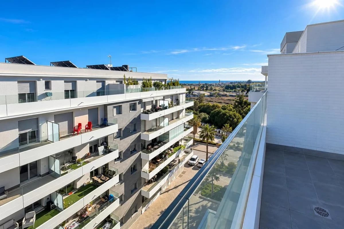 2 Bedroom Penthouse for Sale in Nueva Andalucía, Málaga - Image 6