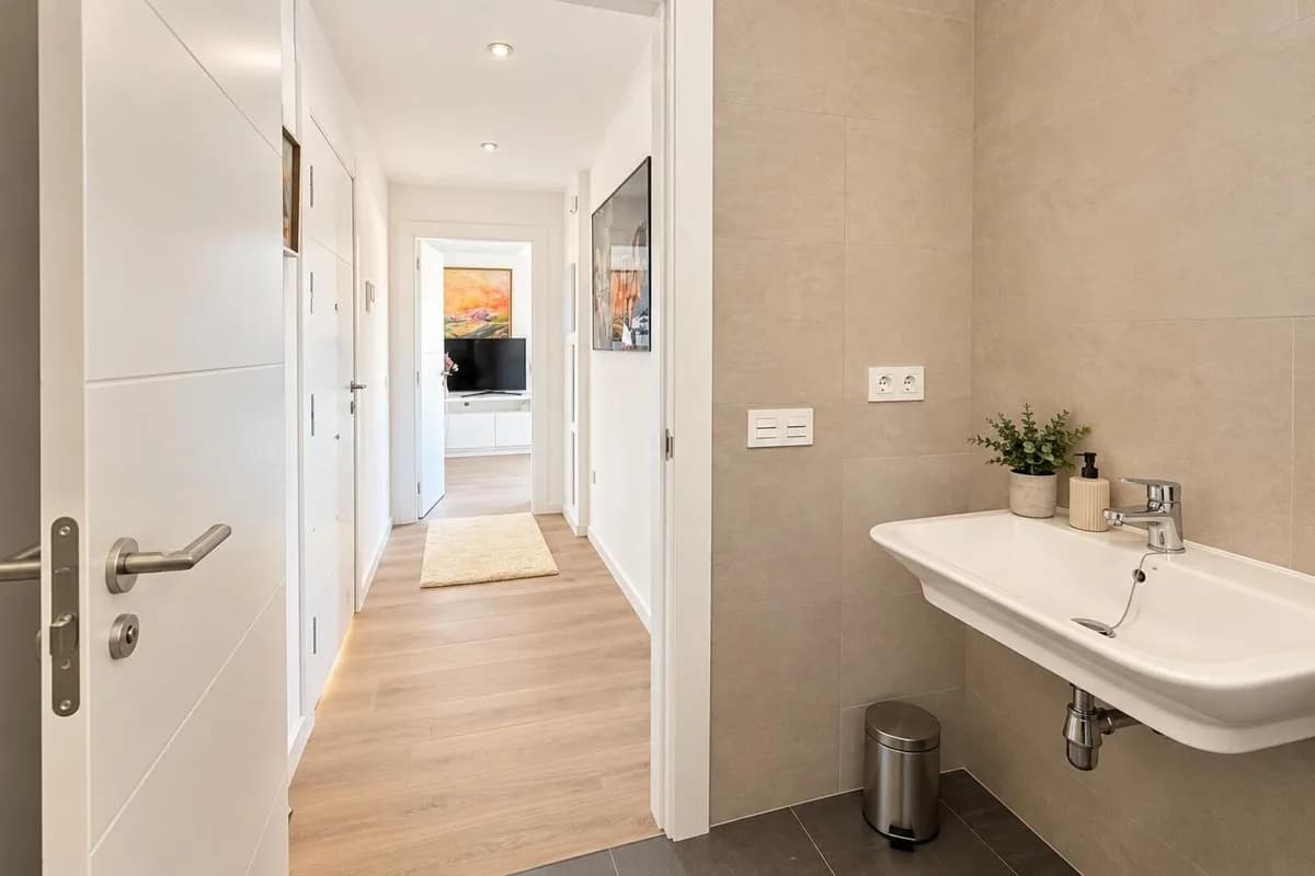2 Bedroom Penthouse for Sale in Nueva Andalucía, Málaga - Image 8