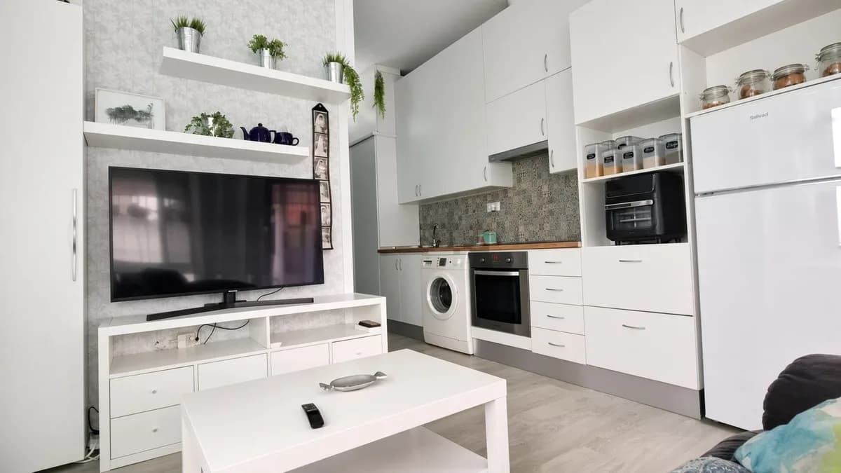 1 Bedroom Ground Floor Apartment for Sale in Marbella, Málaga - Image 2