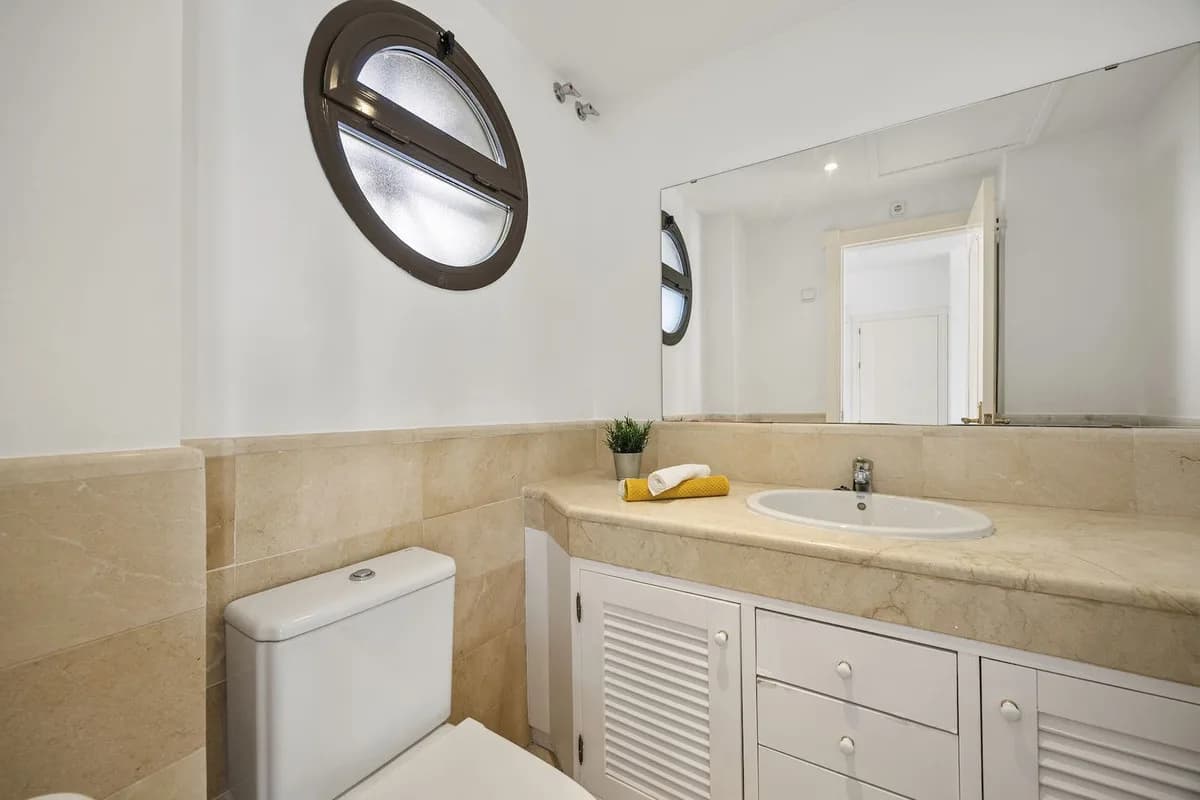 6 Bedroom Detached Villa for Sale in Benahavís, Málaga - Image 4