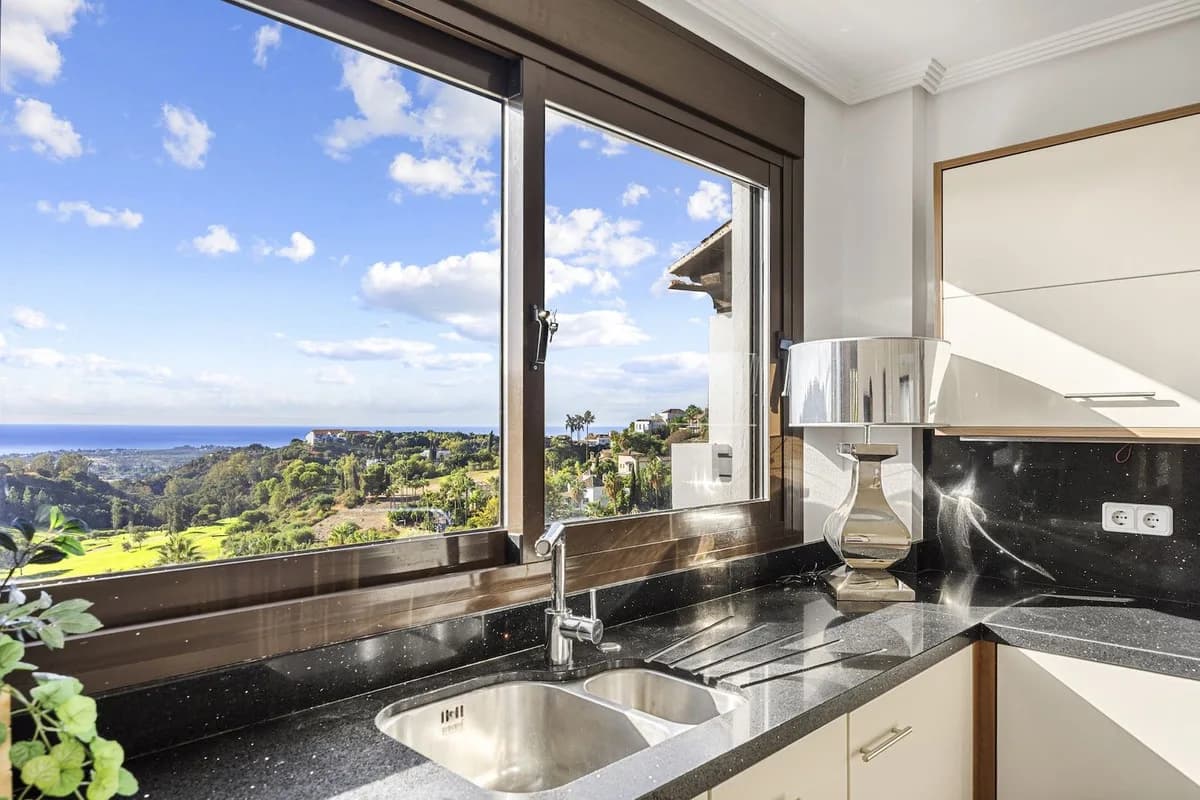 6 Bedroom Detached Villa for Sale in Benahavís, Málaga - Image 6