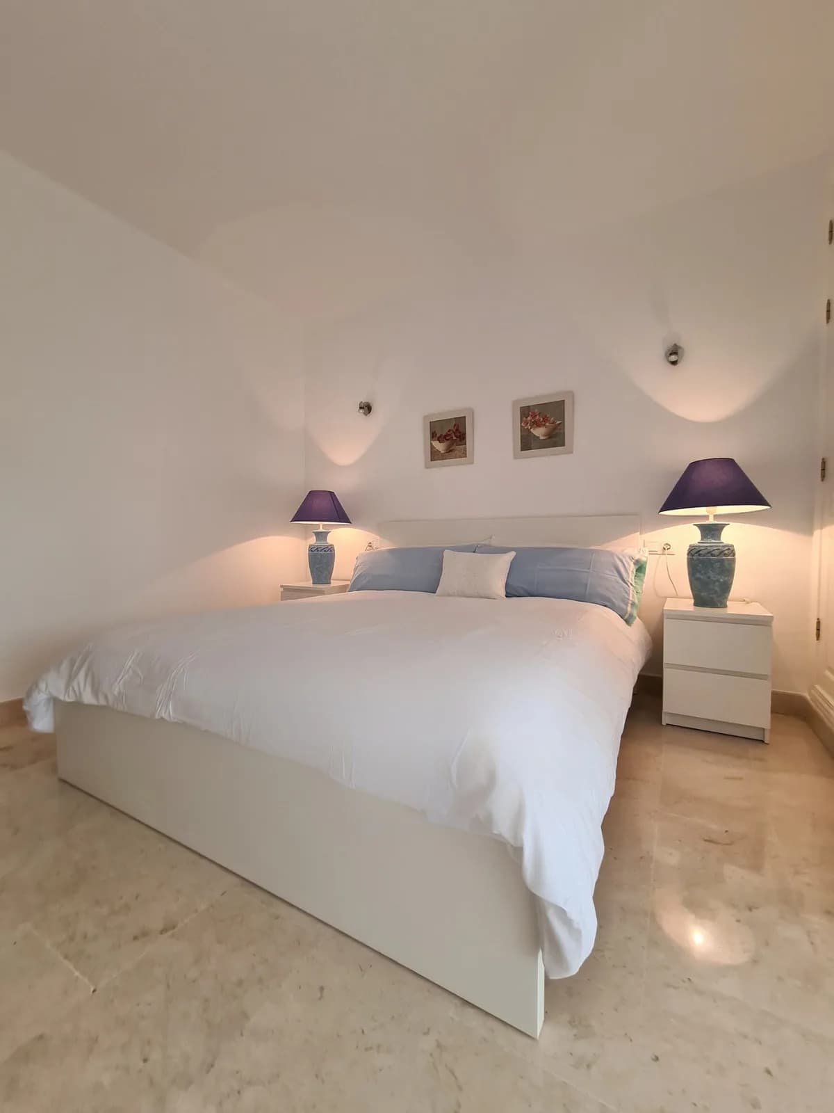 3 Bedroom Middle Floor Apartment for Sale in Elviria, Málaga - Image 6