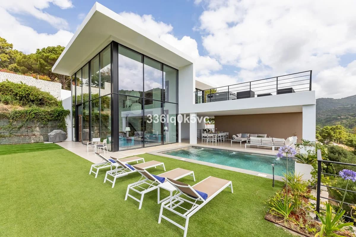 6 Bedroom Detached Villa for Sale in Benahavís, Málaga - Image 2