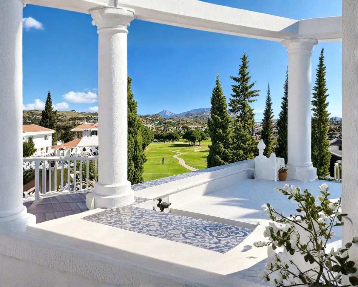 4 Bedroom Townhouse for Sale in Nueva Andalucía, Málaga
