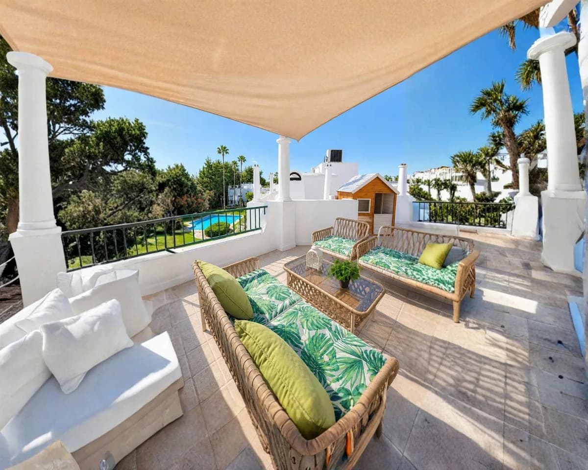 4 Bedroom Townhouse for Sale in Nueva Andalucía, Málaga - Image 3