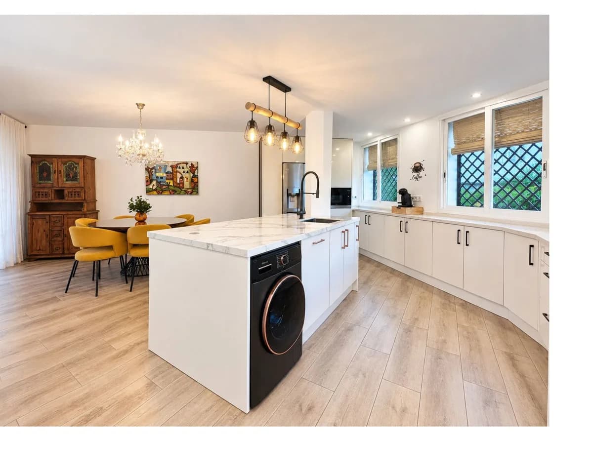 4 Bedroom Townhouse for Sale in Nueva Andalucía, Málaga - Image 4
