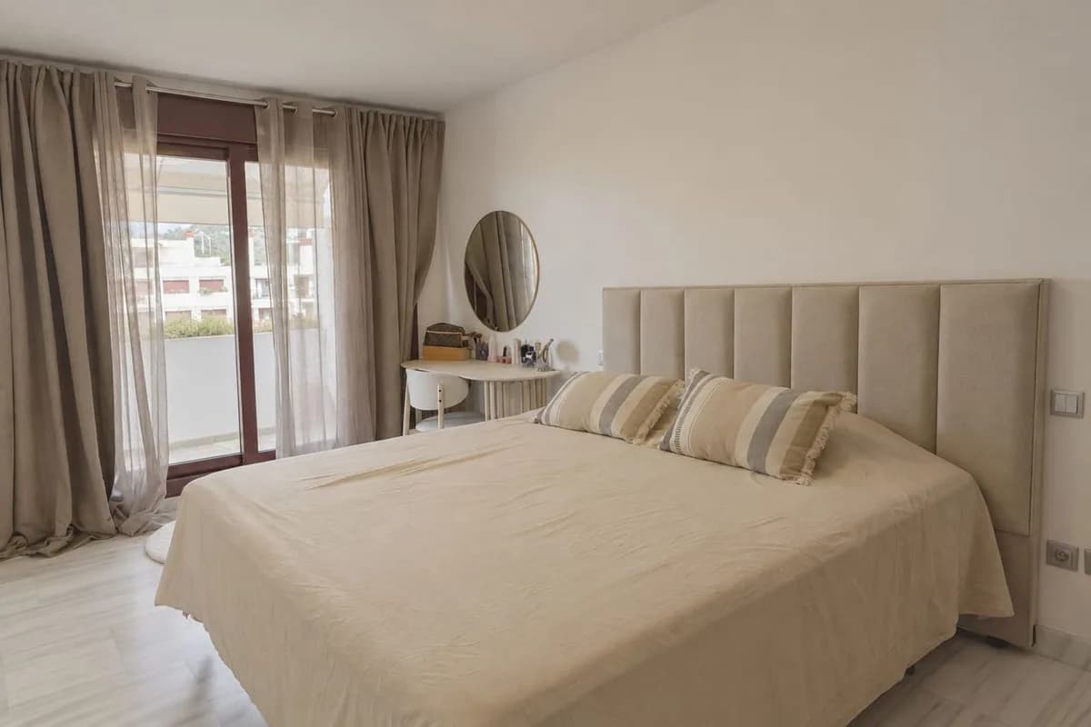 2 Bedroom Penthouse Duplex for Sale in Benahavís, Málaga - Image 6