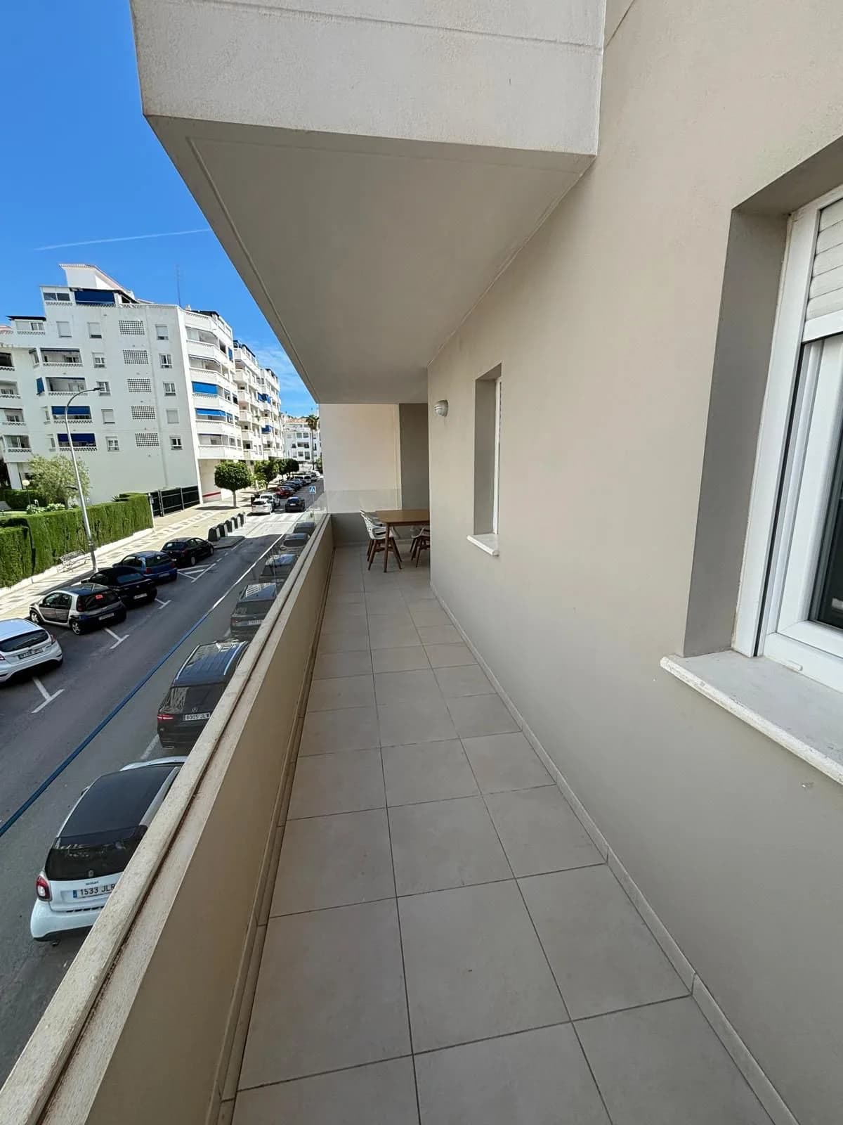 3 Bedroom Middle Floor Apartment for Sale in Marbella, Málaga - Image 2