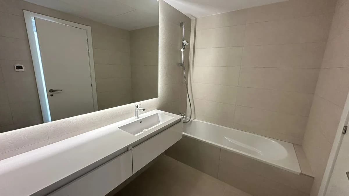 2 Bedroom Middle Floor Apartment for Sale in Estepona, Málaga - Image 3