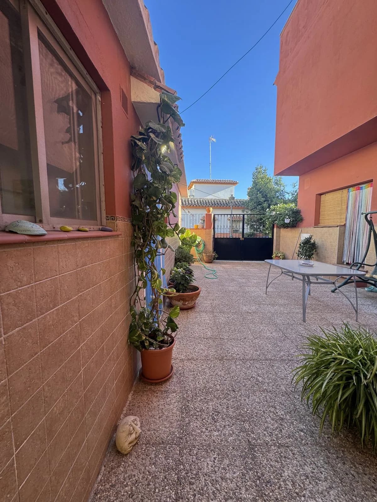 5 Bedroom Detached Villa for Sale in Estepona, Málaga - Image 2